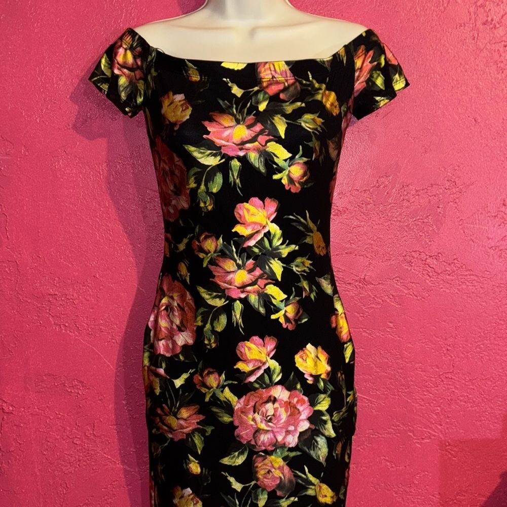 NWT Guess Daliah foil off shoulder mini floral dress. Sz S. Party, evening
